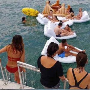Chicago private yacht rental for family and friends vacations