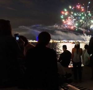 Chicagp private yacht rental as employee incentive reward