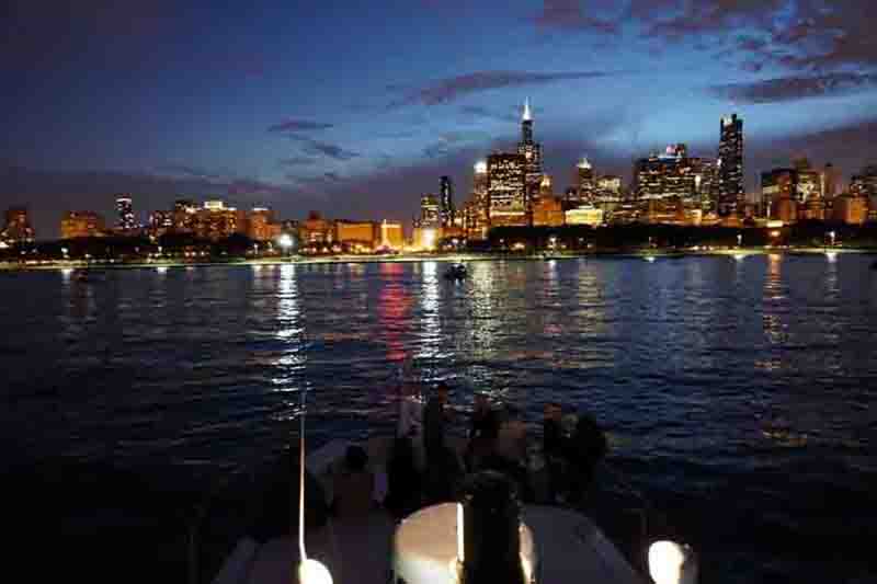 Chicago late night boat rides