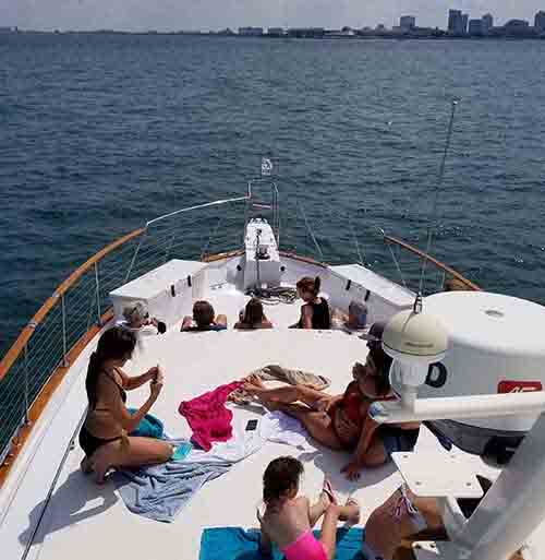 Last-minute-private-chicago-yacht-charter.jpg
