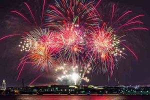 Navy Pier Fireworks booze cruise Chicago