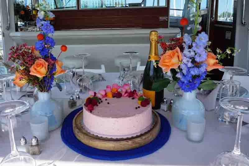 Chicago-Private-Yacht-Rentals-elegent-dining-charters.jpg