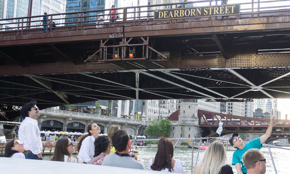 Outstanding Chicago River Cruise Yacht Rental